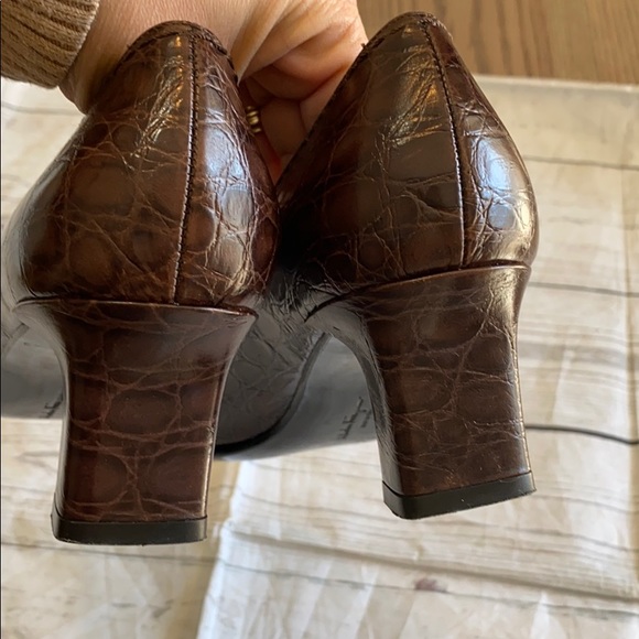 Ferragamo shoes - Picture 3 of 9